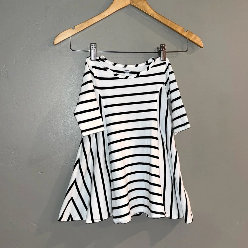 Girls 3T Black White Asymmetrical Striped Lightweight Flowy Bubble Swing Dress